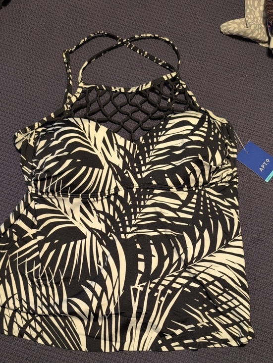 Apt. 9 Other - Apt. 9 Black & White Palm-Print Tankini Top
